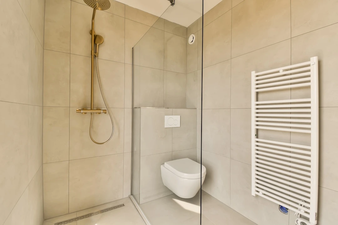 a bathroom with a toilet and a shower